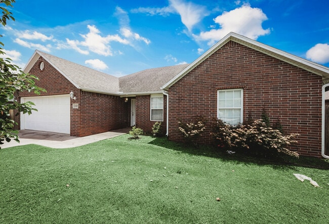 Building Photo - 2167 Sweetwater Ranch Ave