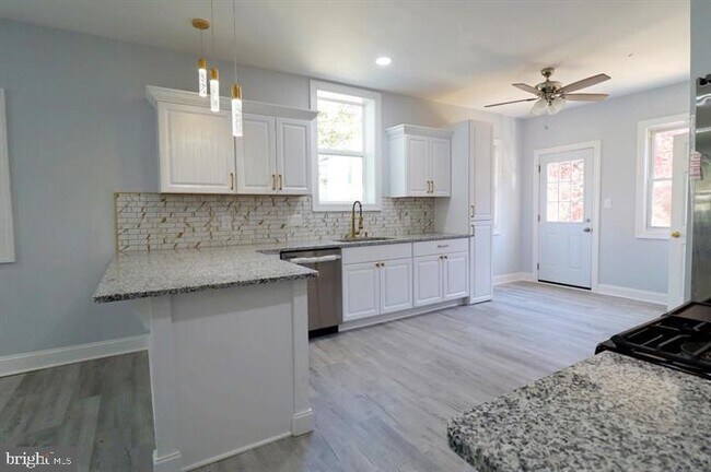 Foto del edificio - 523 W 26th St