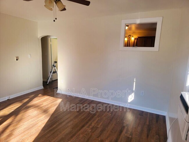 Building Photo - 316 Oakwood Ave