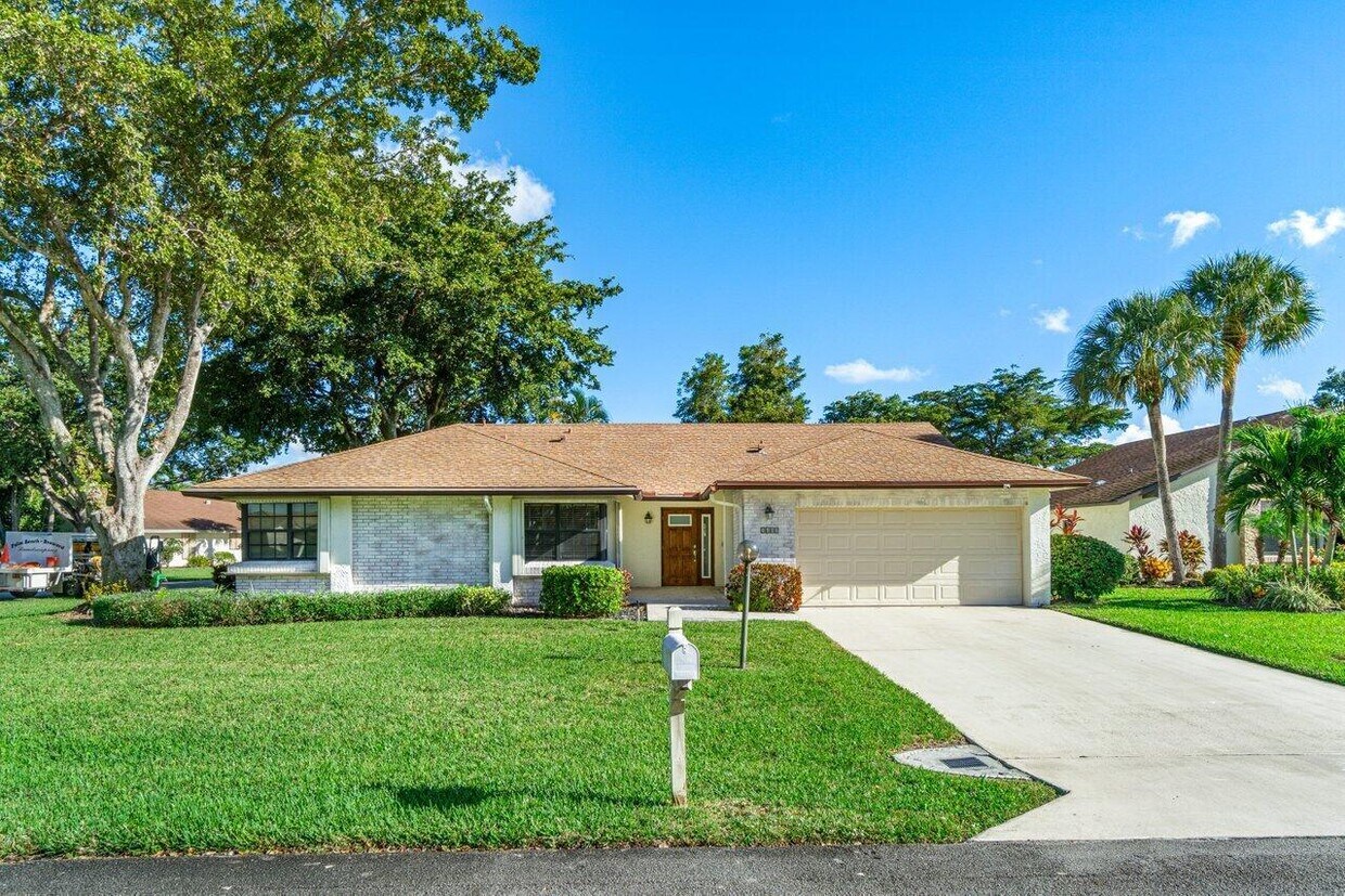 Primary Photo - 5605 Forest Oaks Terrace