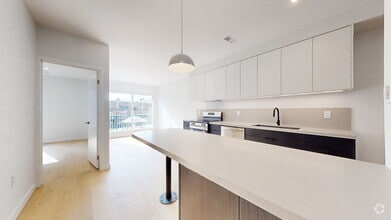 Building Photo - 3122 Dundas St W