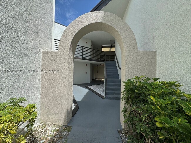 Building Photo - 9711 Fontainebleau Blvd