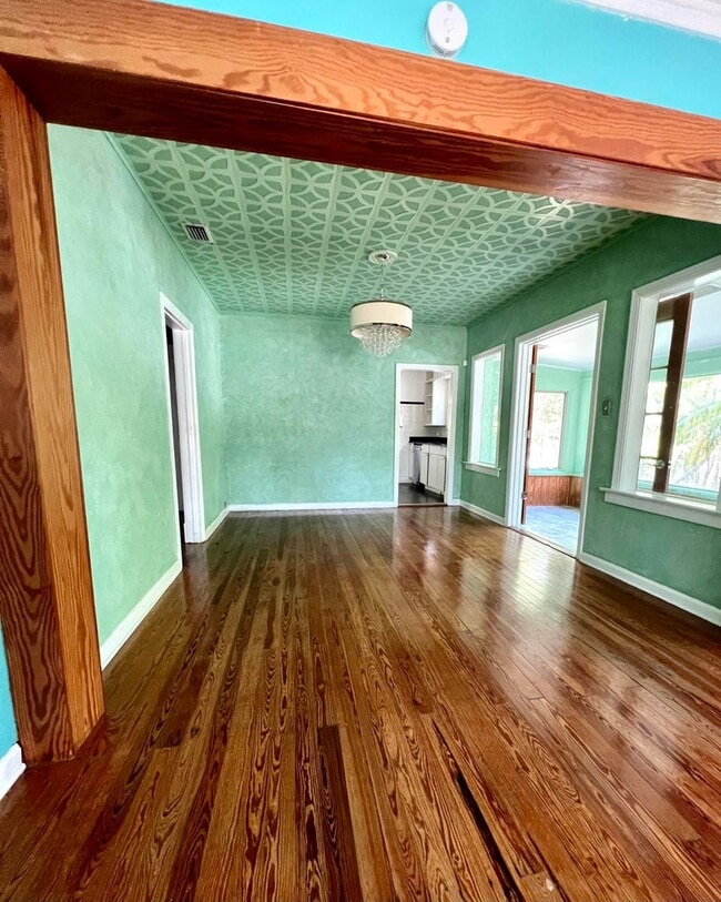 Building Photo - 5415 N Flagler Dr