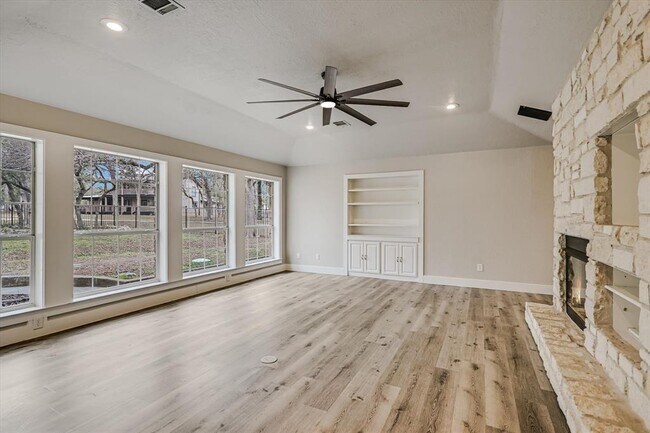 Building Photo - 11 Brookhollow Dr