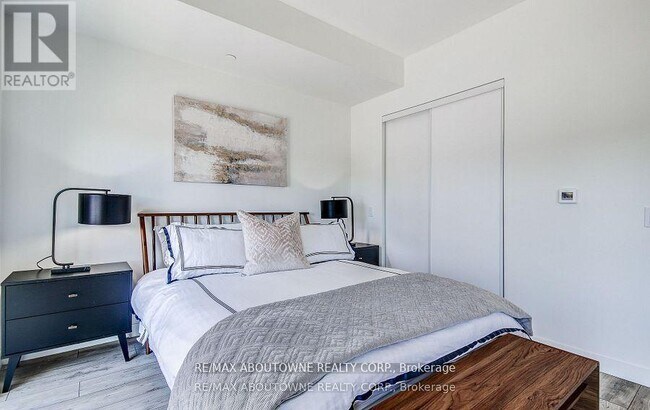 Photo du bâtiment - 133 Bronte Rd