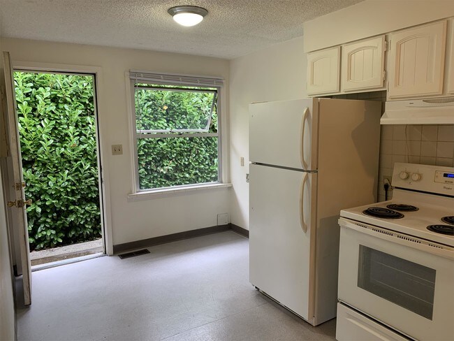 Foto del edificio - 531 S Cloverdale St