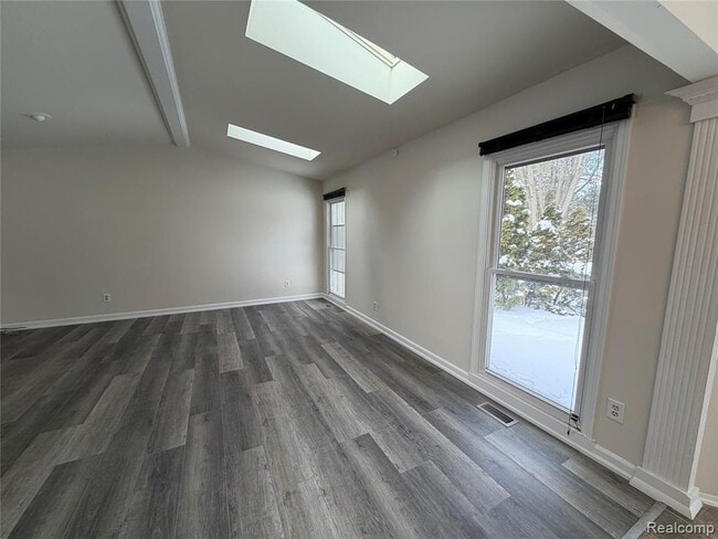 Foto del edificio - 48 Webb Ave