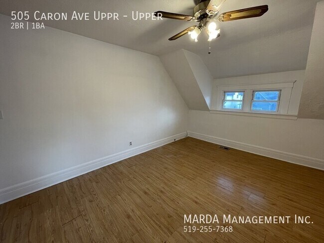 Photo du bâtiment - COZY 2 BED/1 BATH UPPER DUPLEX ON CARON 40% OF HYDRO, WATER & GAS!