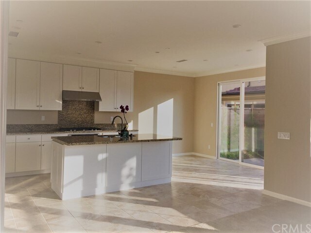 Building Photo - 260 Crescent Moon
