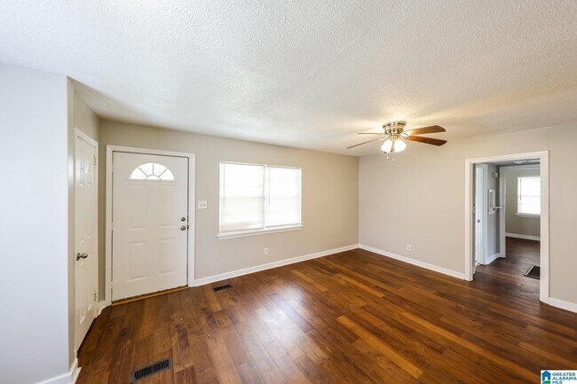 Building Photo - 613 Woodland Ct NE