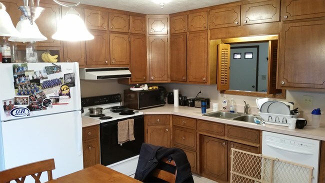 Building Photo - 1304 Brenton Dr