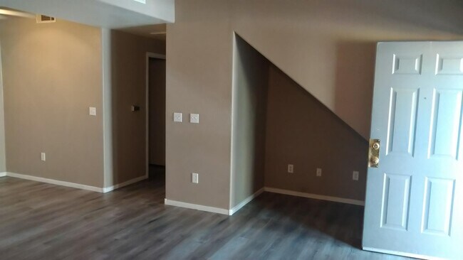 Building Photo - 2020 Rancho Lake Dr