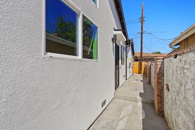 Foto del edificio - 7906 Oakdale Ave