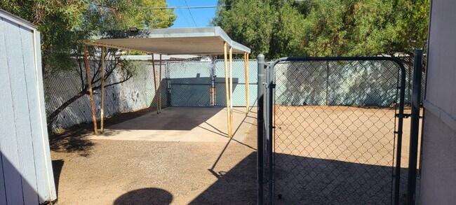 Carport - 1375 E Louisiana Dr
