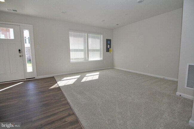 Foto del edificio - 9704 Ruby Lockhart Blvd