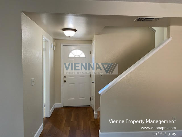 Building Photo - 6035 Woodside Dr