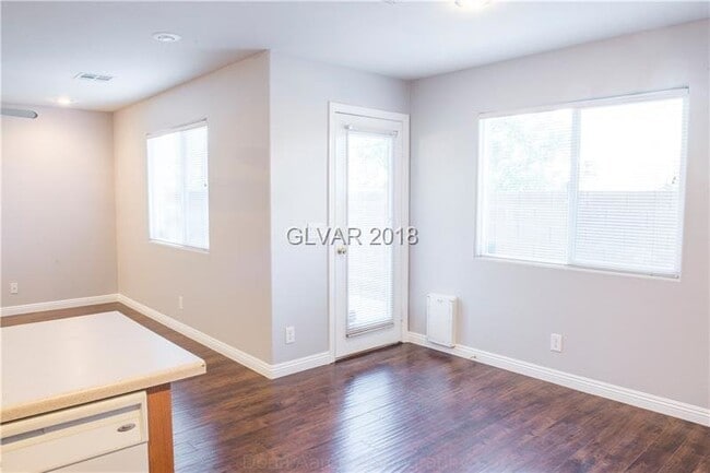 Foto del edificio - Great 3 bd / 3 bth home in a SW community w/pool & park