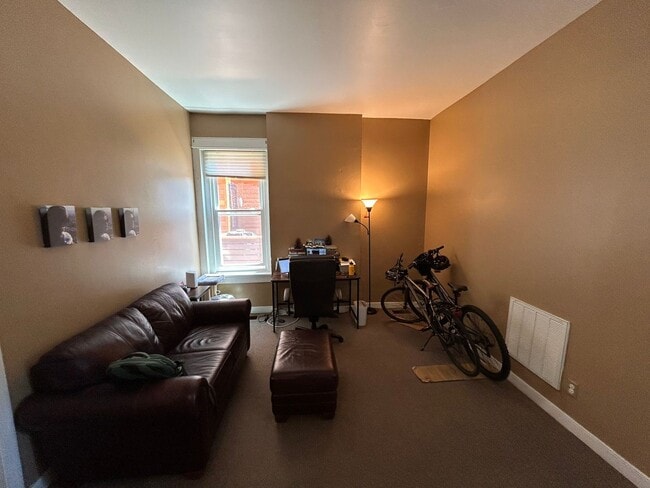 Building Photo - Adorable 1 bdrm/1ba Apartment Located in Richmond's Fan District!