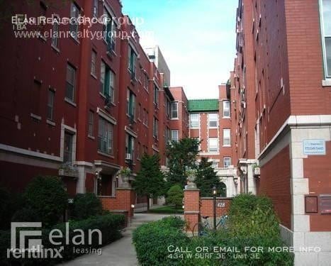 Building Photo - bedroom in Chicago IL 60657