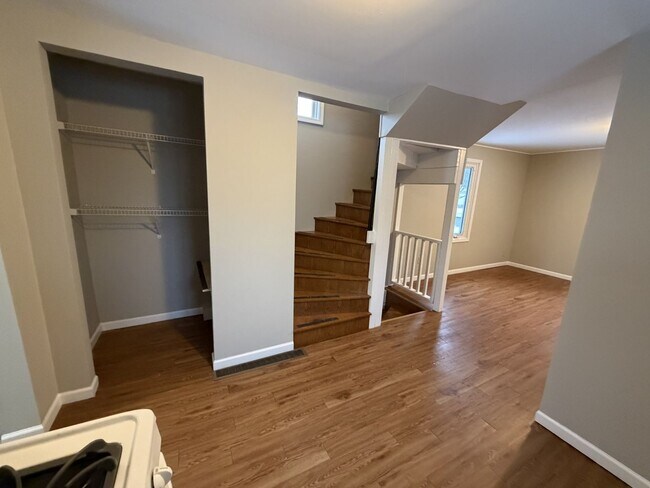 Foto del edificio - 323 Selma St