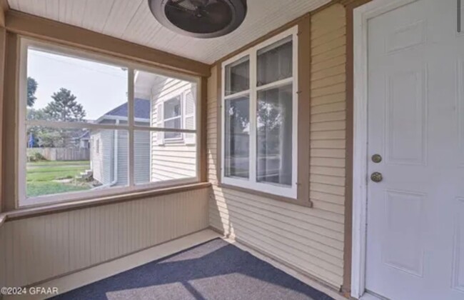 Building Photo - Adorable Single Family Home - 3 bedroom/1 ...