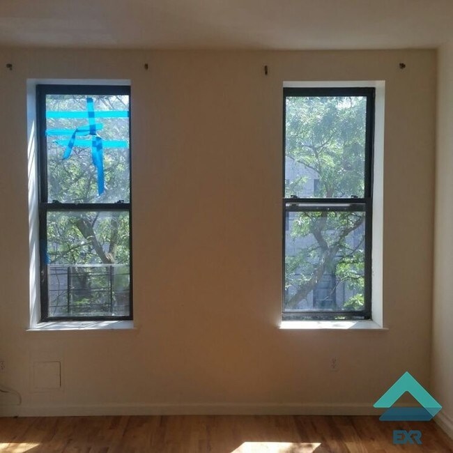 Foto del edificio - 568 Seneca Ave