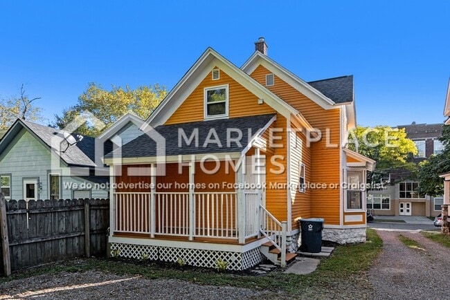 Building Photo - 718 Oak St