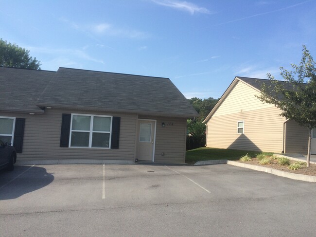 Front View - 1316 Patrick Dr