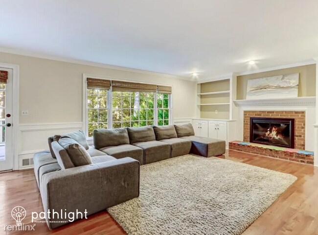 Foto del edificio - 4 br, 2.5 bath House - 5677 Bellville Way ...