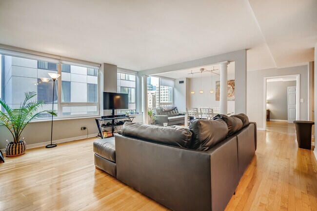 Foto del edificio - 233 E Erie St