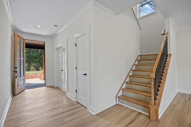 Foto del edificio - 387 Lake Farm Dr
