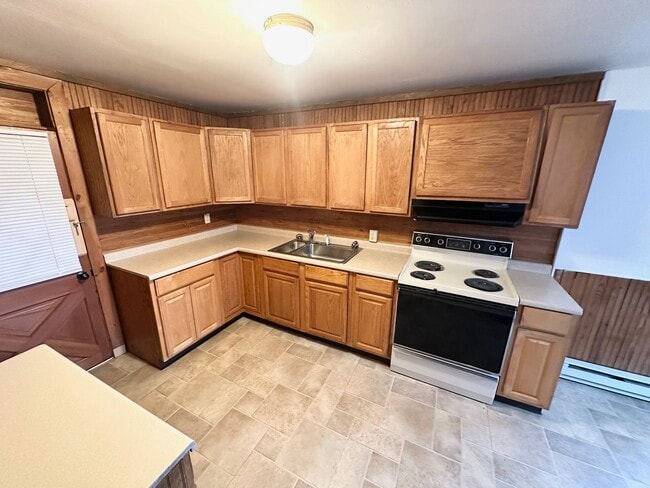 Building Photo - 556 Locust St