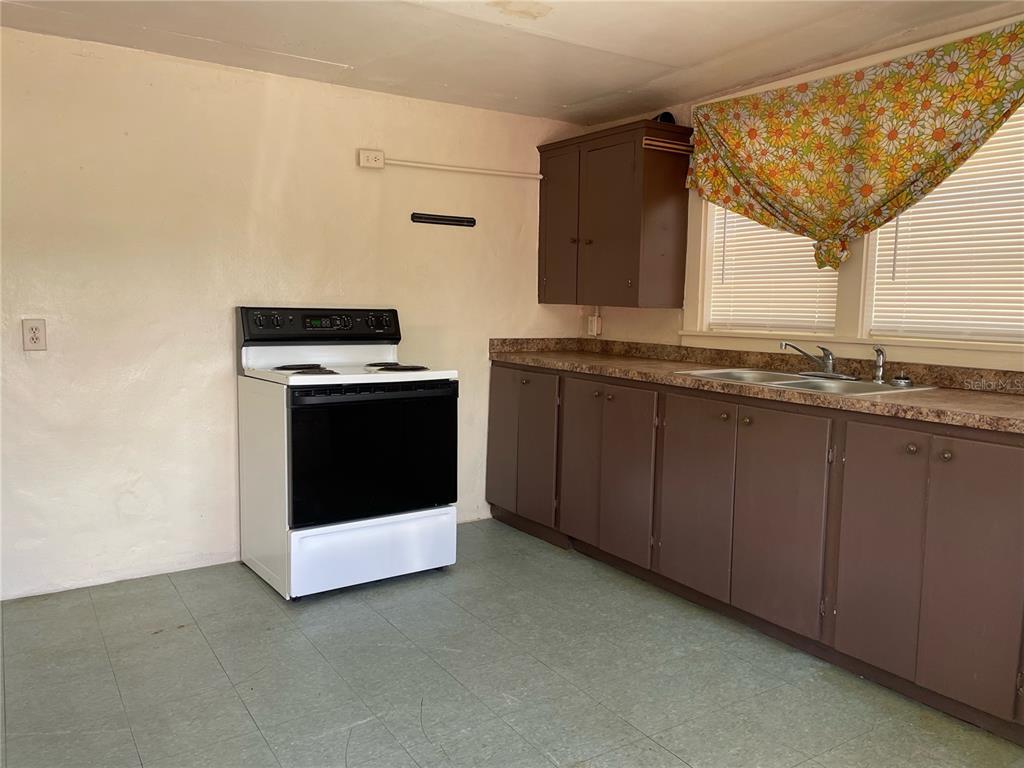 831 Lime Ave Unit B, Frostproof, FL 33843 Room for Rent in Frostproof