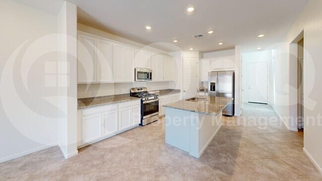 Building Photo - 8021 S Silver Lillie Way