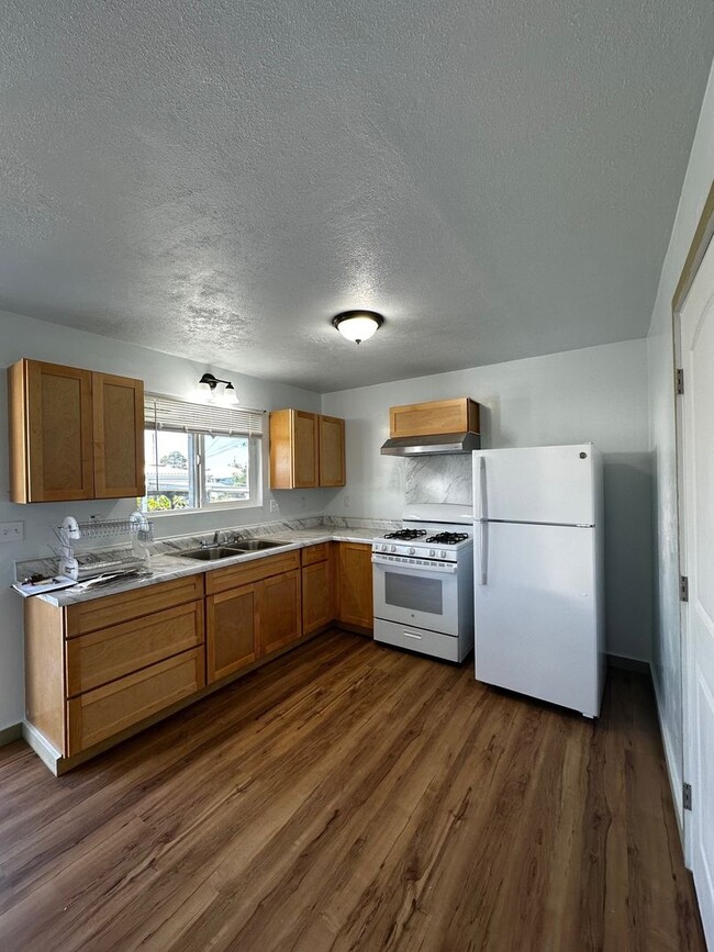 Building Photo - 144 Mauna Loa St