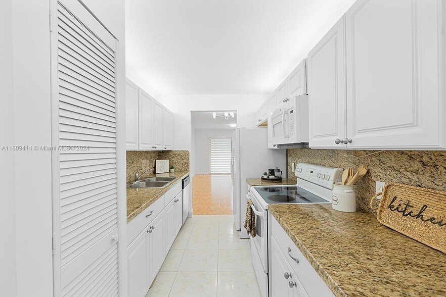 Primary Photo - 1351 SW 125th Ave