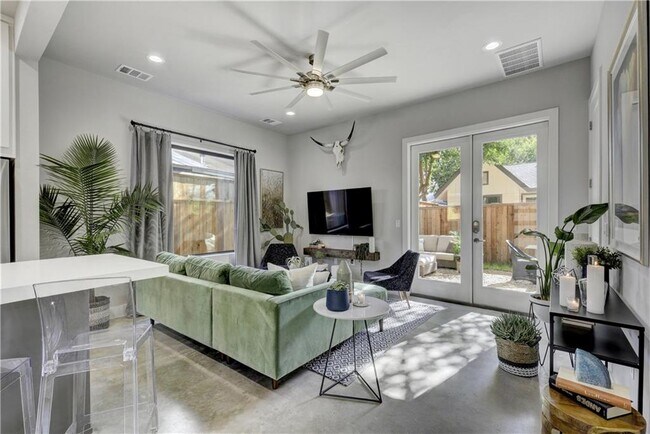 Foto del edificio - 2903 E 3rd St