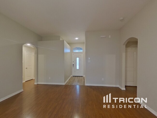 Foto del edificio - 648 Clearbrook St