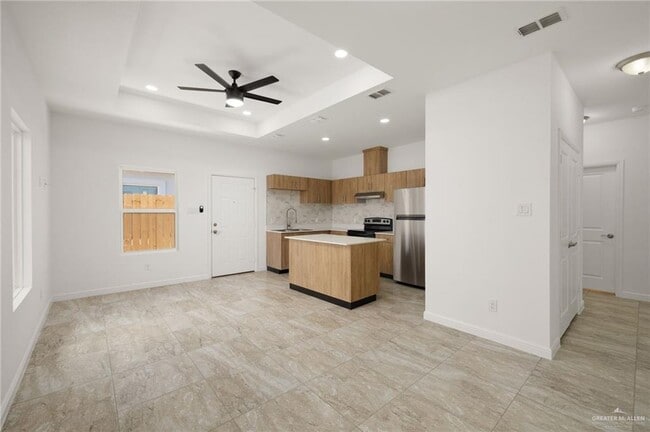 Building Photo - 14 Vision St