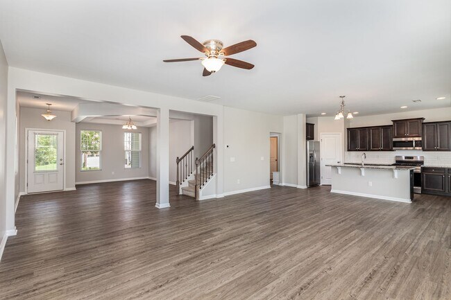 Foto del edificio - Beautiful 3BR 2.5BA plus a spacious loft! ...
