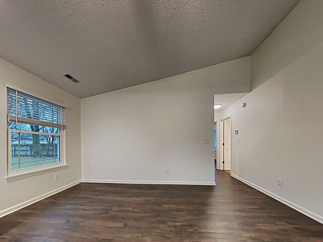 Building Photo - 528 Woodfield Circle