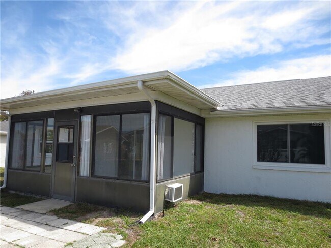 Foto del edificio - 1676 Caledonia Dr