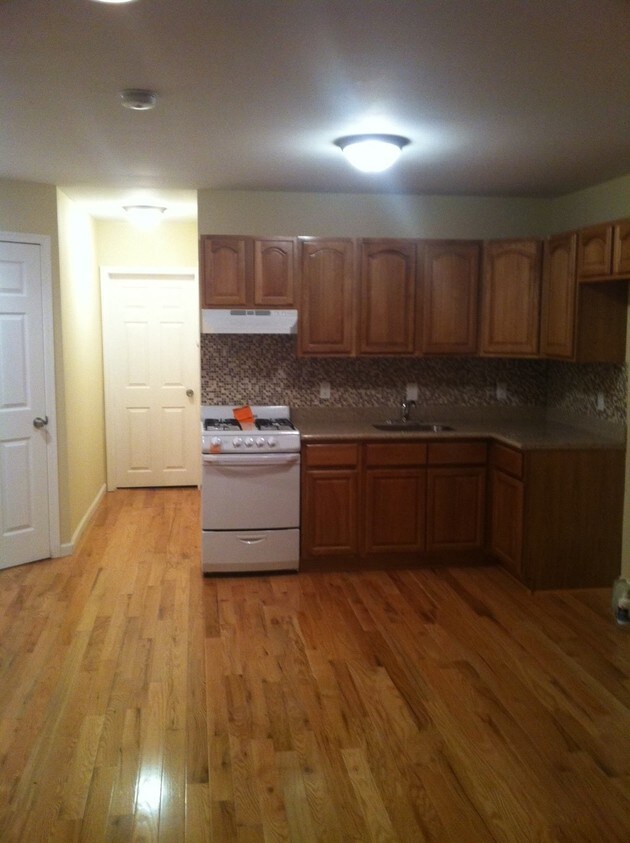 Primary Photo - 2254 S Beechwood St