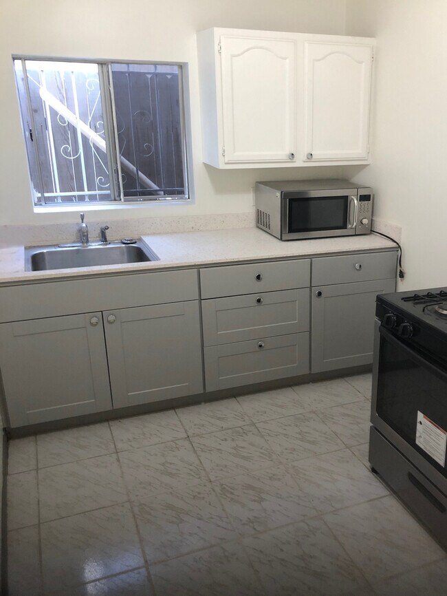 Foto del edificio - 1259 N Curson Ave