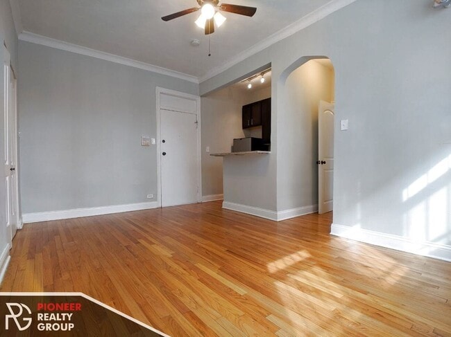 Building Photo - 4614 N Paulina St