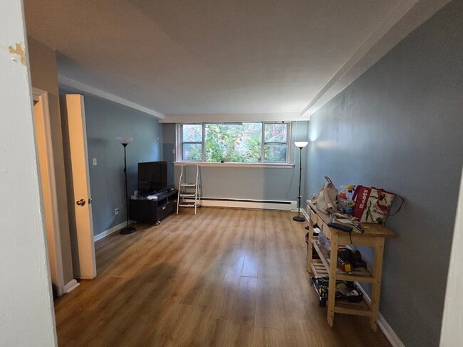 Building Photo - 14 Denbigh Cres