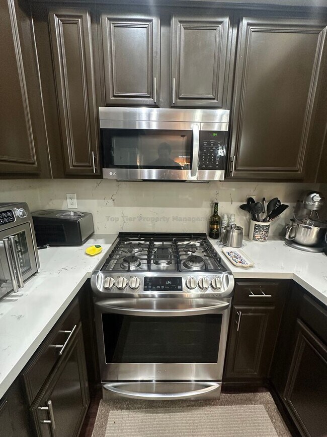 Foto del edificio - Rarely Available Townhome in Highly Sought after Portico-Rancho Carrillo