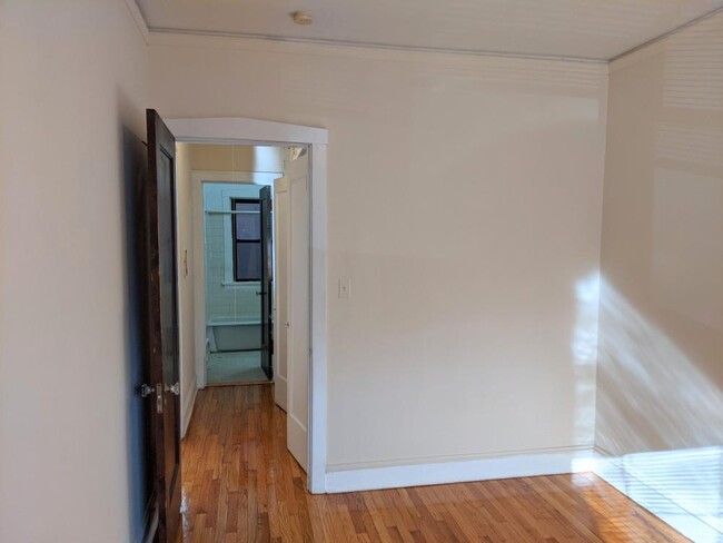 Building Photo - 1 bedroom in Chicago IL 60201