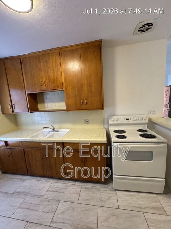 Building Photo - 550 S Richmond Ave