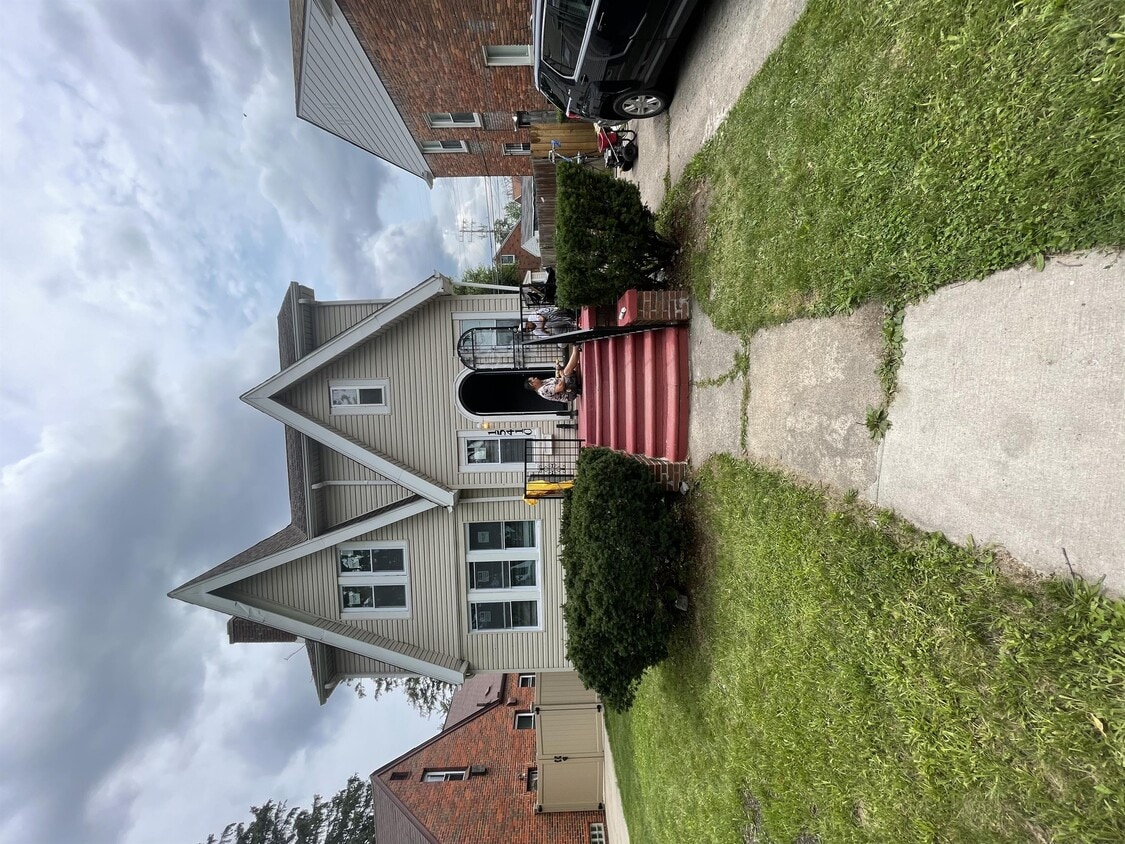 Primary Photo - 15410 Ferguson St